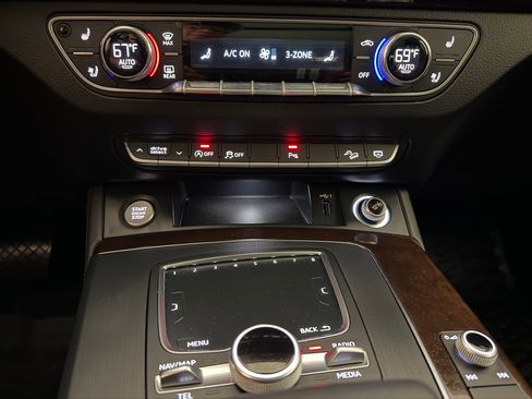 Used 2019 Audi Q5 2.0T Premium Plus w/ Premium Plus Package AWD/4WD image 19