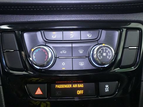 Used 2022 Buick Encore Preferred AWD/4WD image 29