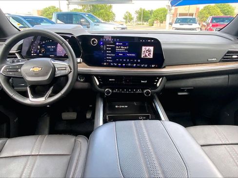 Used 2025 Chevrolet Tahoe High Country AWD/4WD image 16