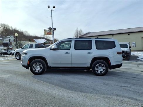 Used 2022 Jeep Wagoneer Series I image 4