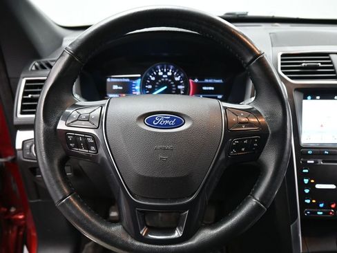 Certified 2018 Ford Explorer Limited w/ Ford Safe & Smart Package image 11
