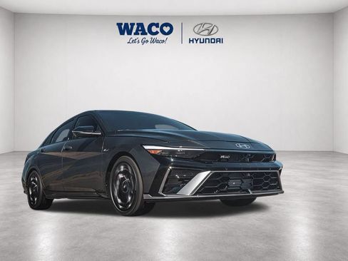 Used 2025 Hyundai Elantra Sport FWD image 4