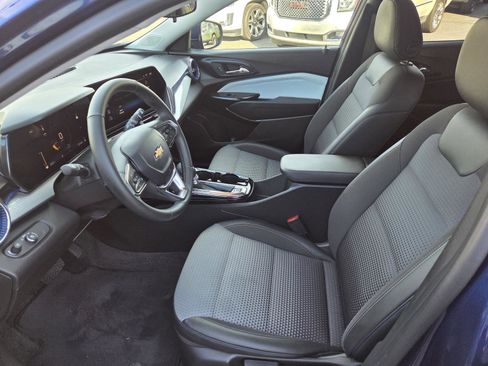 Used 2024 Chevrolet Trax LT w/ Driver Confidence Package image 15