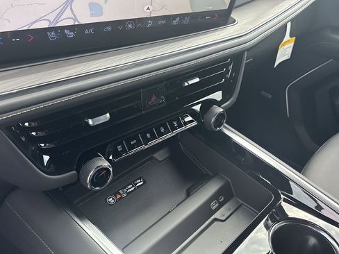 New 2026 Chevrolet Suburban Premier w/ Sun And Tow Package AWD/4WD image 17