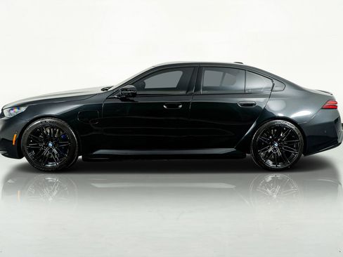 Used 2026 BMW M5 w/ Executive Package image 15