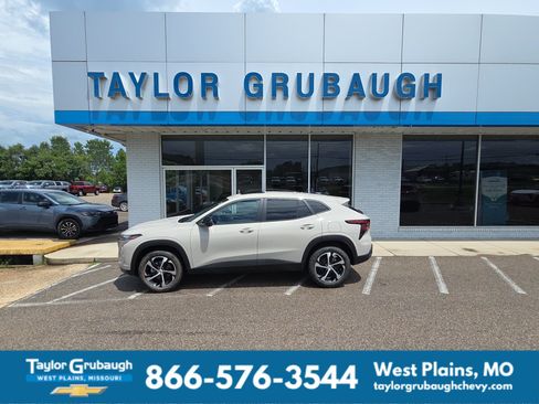 New 2026 Chevrolet Trax RS w/ Sunroof Package FWD image 1