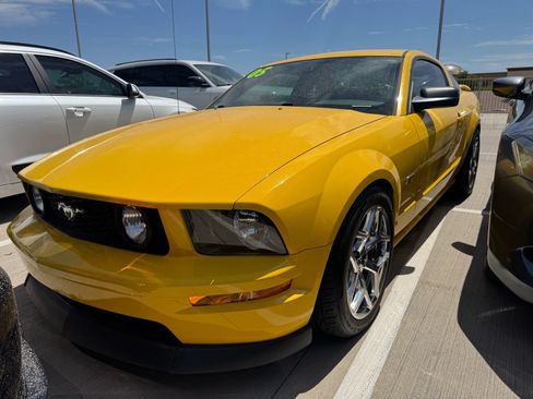 Used 2005 Ford Mustang GT Premium RWD image 2