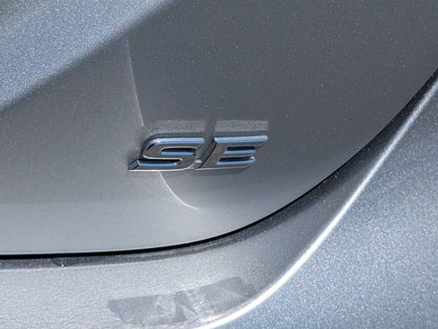 Used 2022 Toyota Camry SE FWD image 5