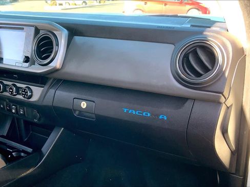 Certified 2018 Toyota Tacoma SR5 image 16