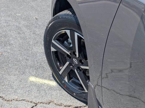 Used 2024 Nissan Sentra SV FWD image 9