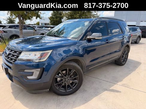 Used 2017 Ford Explorer XLT w/ Equipment Group 202A AWD/4WD image 1