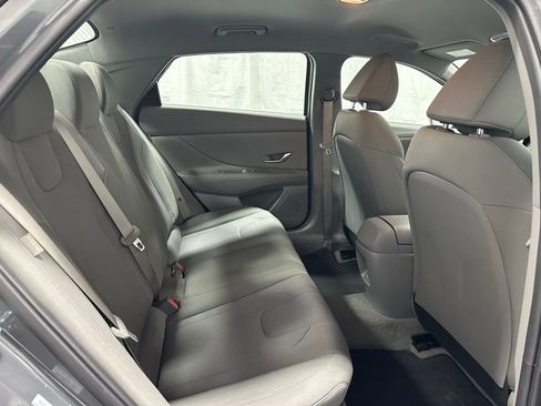 Used 2025 Hyundai Elantra SE image 48