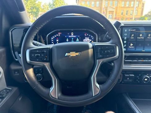 Used 2025 Chevrolet Silverado 2500 LTZ w/ LTZ Convenience Package AWD/4WD image 16