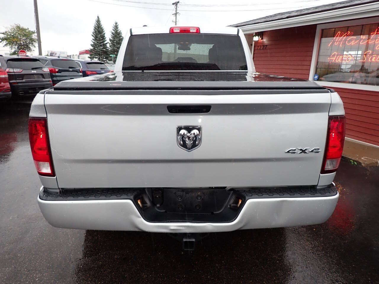 Used 2017 RAM 1500 Express AWD/4WD image 5