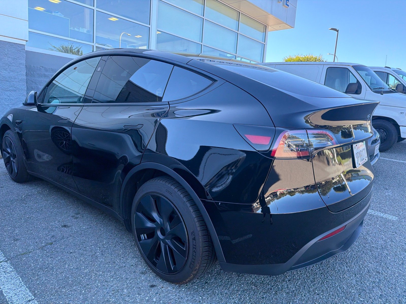 Used 2024 Tesla Model Y Long Range AWD/4WD image 4