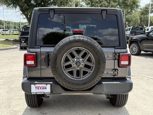 Used 2024 Jeep Wrangler Unlimited Sport AWD/4WD image 6