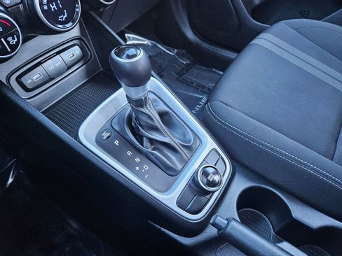 Used 2022 Hyundai Venue SEL image 22