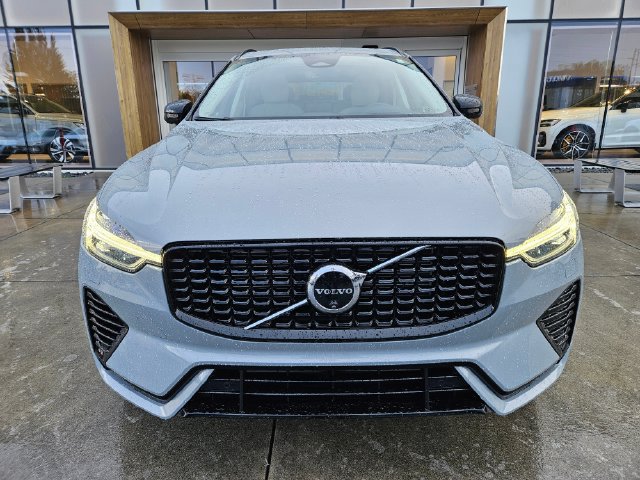 Used 2025 Volvo XC60 T8 Ultra w/ Protection Package Premier AWD/4WD image 2
