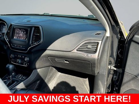 Used 2021 Jeep Cherokee Latitude Plus AWD/4WD image 34