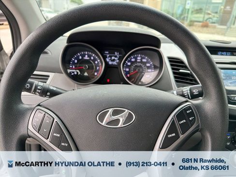 Used 2015 Hyundai Elantra SE w/ Option Group 02 FWD image 6