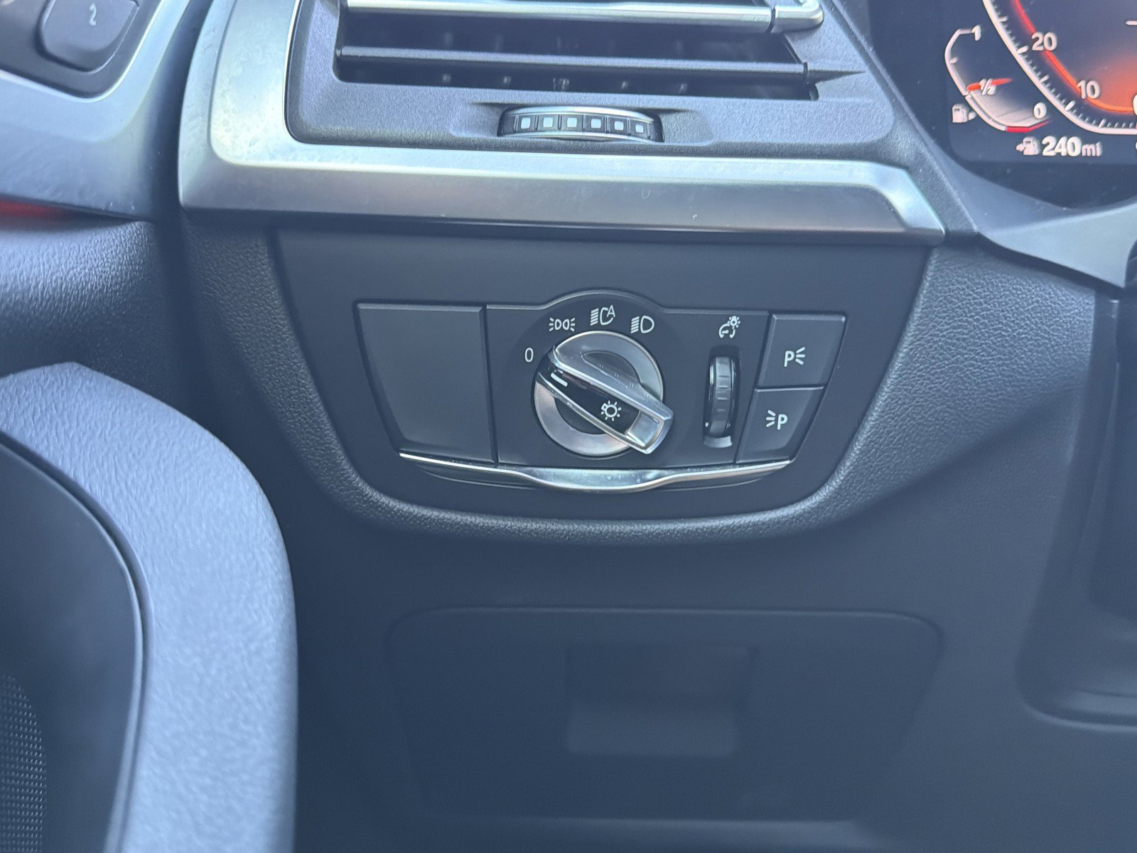 Certified 2025 BMW X4 xDrive30i AWD/4WD image 28