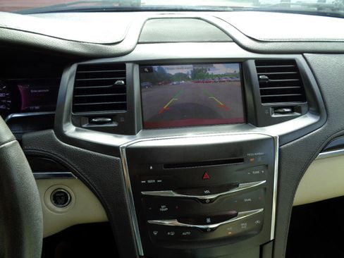 Used 2014 Lincoln MKS image 24