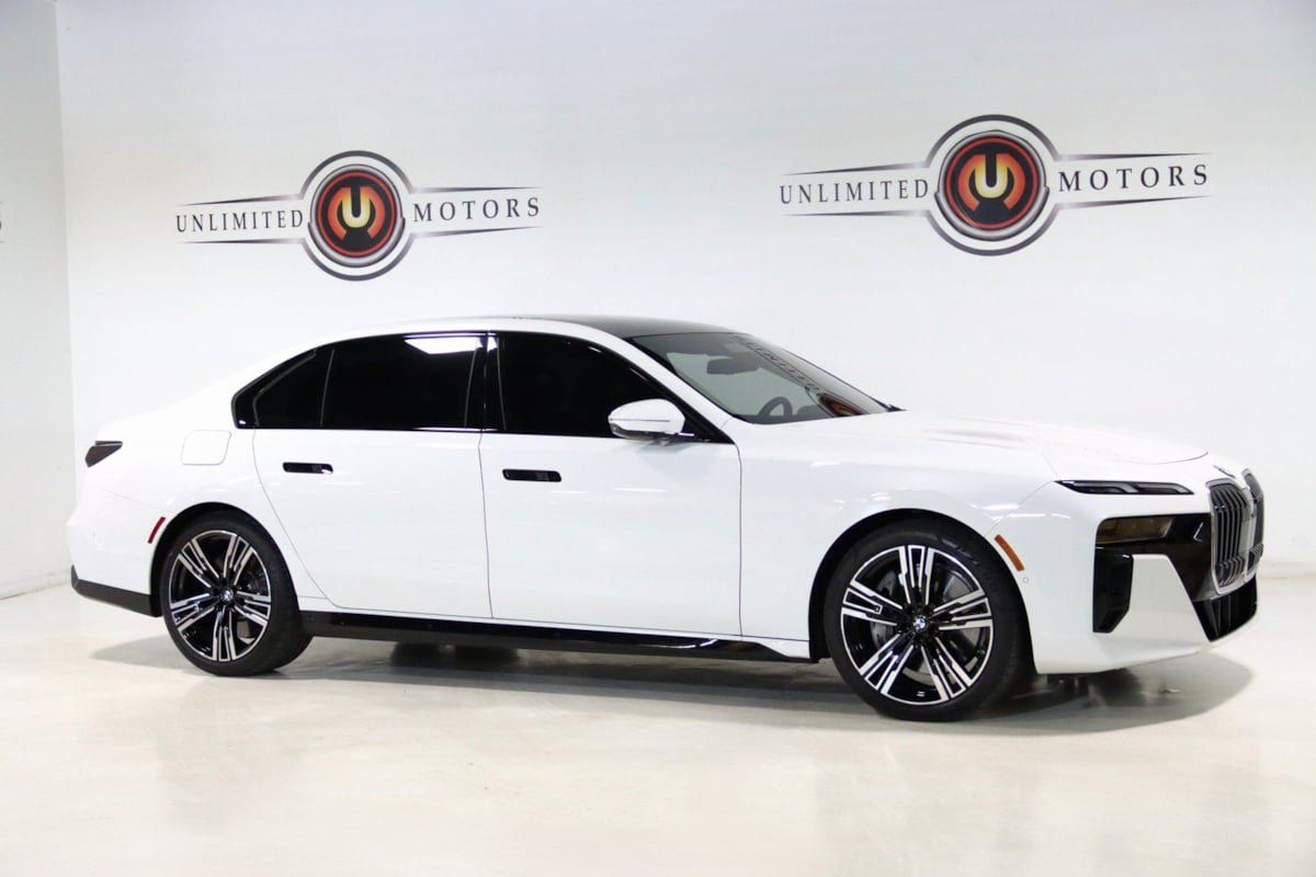 Used 2023 BMW 760i xDrive AWD/4WD image 7