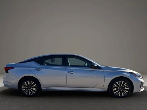 Used 2023 Nissan Altima 2.5 SV image 6