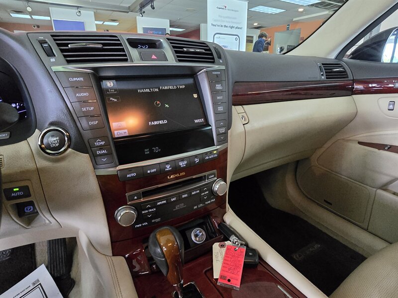 Used 2011 Lexus LS 460 L w/ Luxury Pkg AWD/4WD image 27
