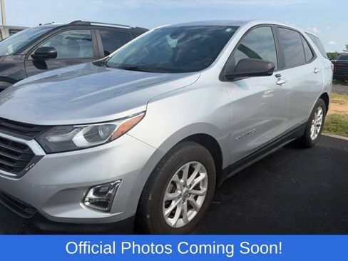 Used 2021 Chevrolet Equinox LS w/ LS Convenience Package FWD image 2