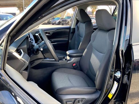 Used 2024 Toyota RAV4 XLE image 8