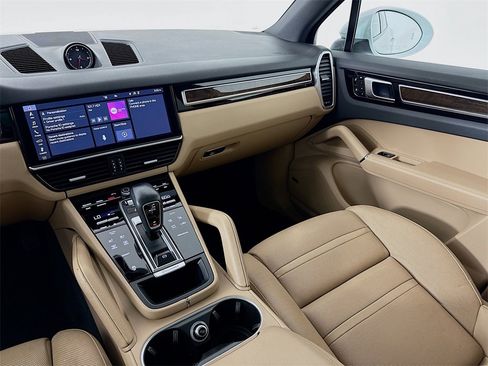 Certified 2020 Porsche Cayenne image 28