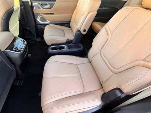 Certified 2025 INFINITI QX80 Sensory image 26