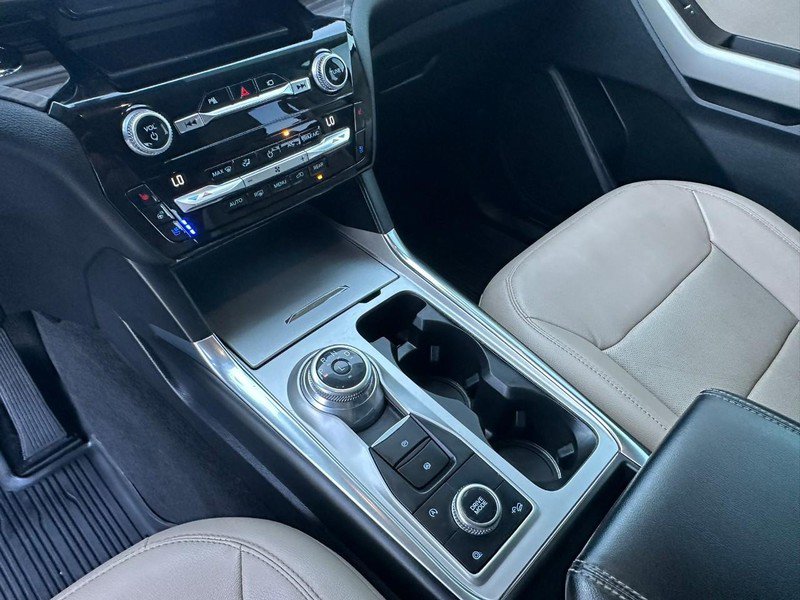 Used 2021 Ford Explorer Limited w/ Equipment Group 301A AWD/4WD image 9