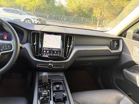 Certified 2024 Volvo XC60 B5 Core w/ Protection Package Premier image 31