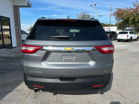 Used 2020 Chevrolet Traverse LT image 6