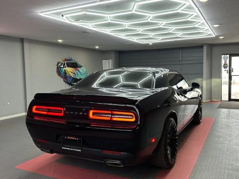 Used 2018 Dodge Challenger SXT RWD image 6