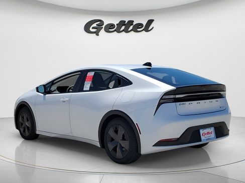 New 2026 Toyota Prius Plug-In Hybrid FWD image 6