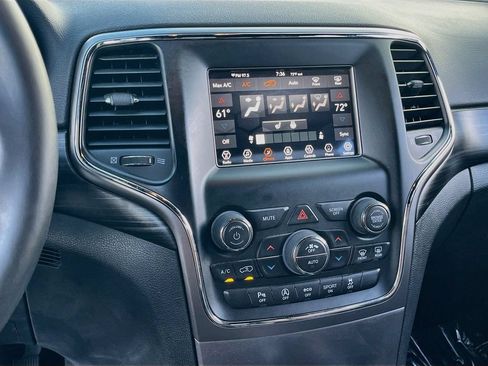 Used 2019 Jeep Grand Cherokee Laredo AWD/4WD image 15