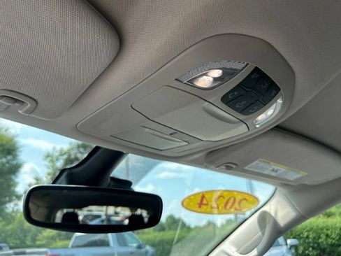Used 2024 Chrysler Pacifica Touring-L FWD image 30