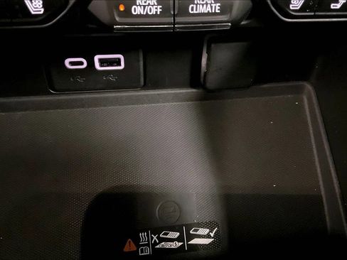 Used 2023 GMC Yukon SLT image 31