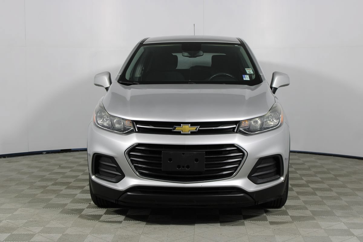 Used 2018 Chevrolet Trax LS FWD image 2