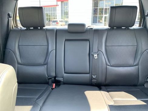 Used 2022 Toyota Tundra Platinum AWD/4WD image 32