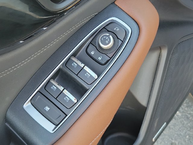 Used 2025 Subaru Outback Touring AWD/4WD image 10