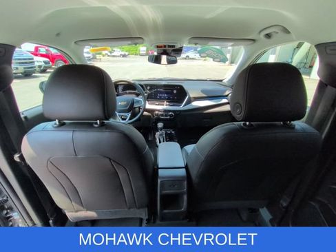 Used 2025 Chevrolet Trax LT w/ LT Convenience Package FWD image 20