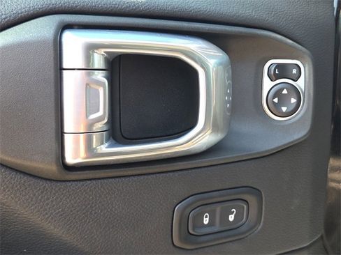 Used 2022 Jeep Gladiator Overland image 17