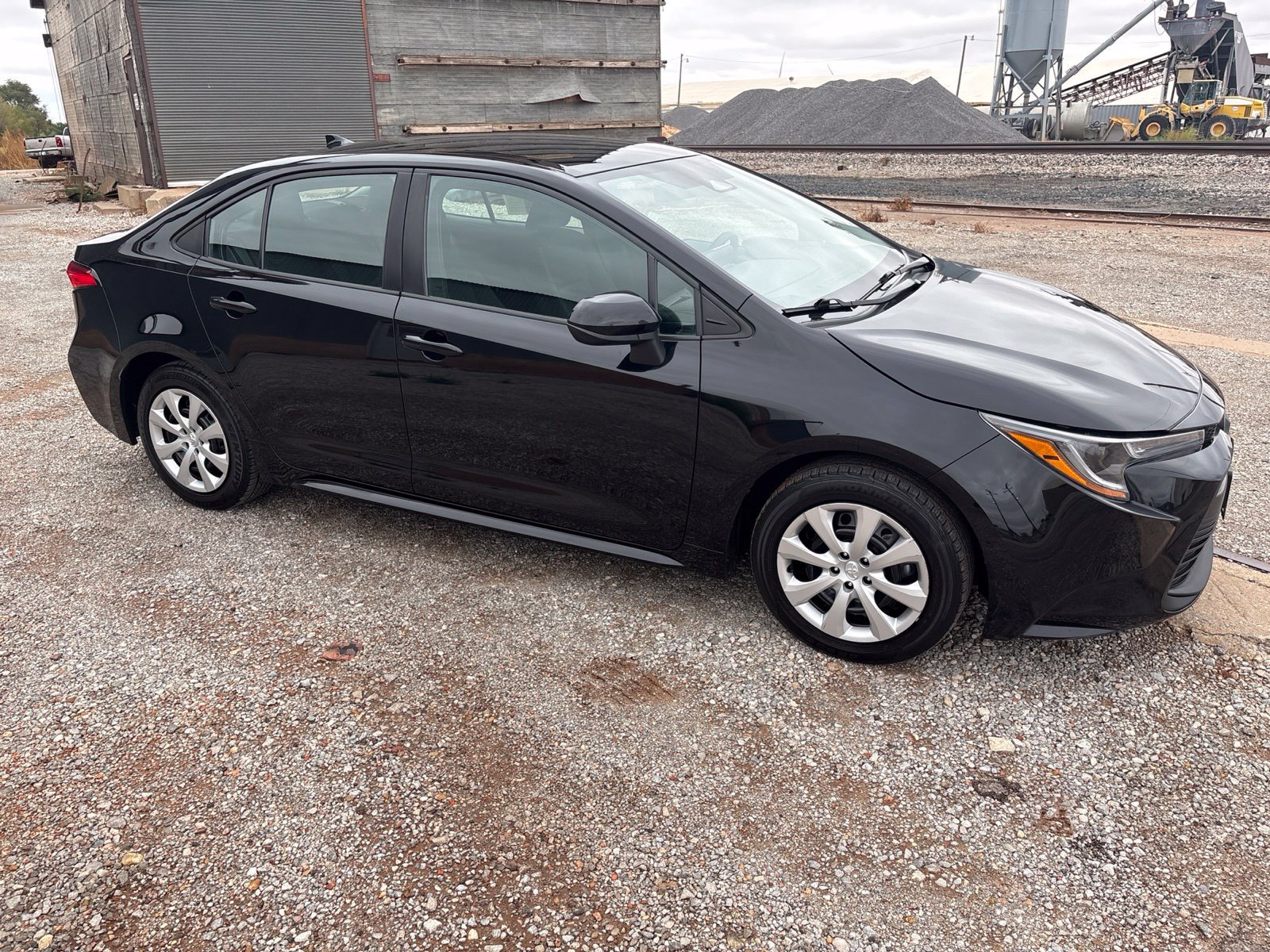 Used 2024 Toyota Corolla LE FWD image 2