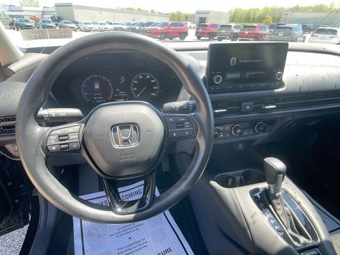 Used 2023 Honda HR-V LX image 14