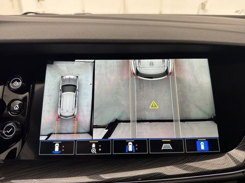 Used 2022 Buick Envision Essence w/ Technology Package I image 28