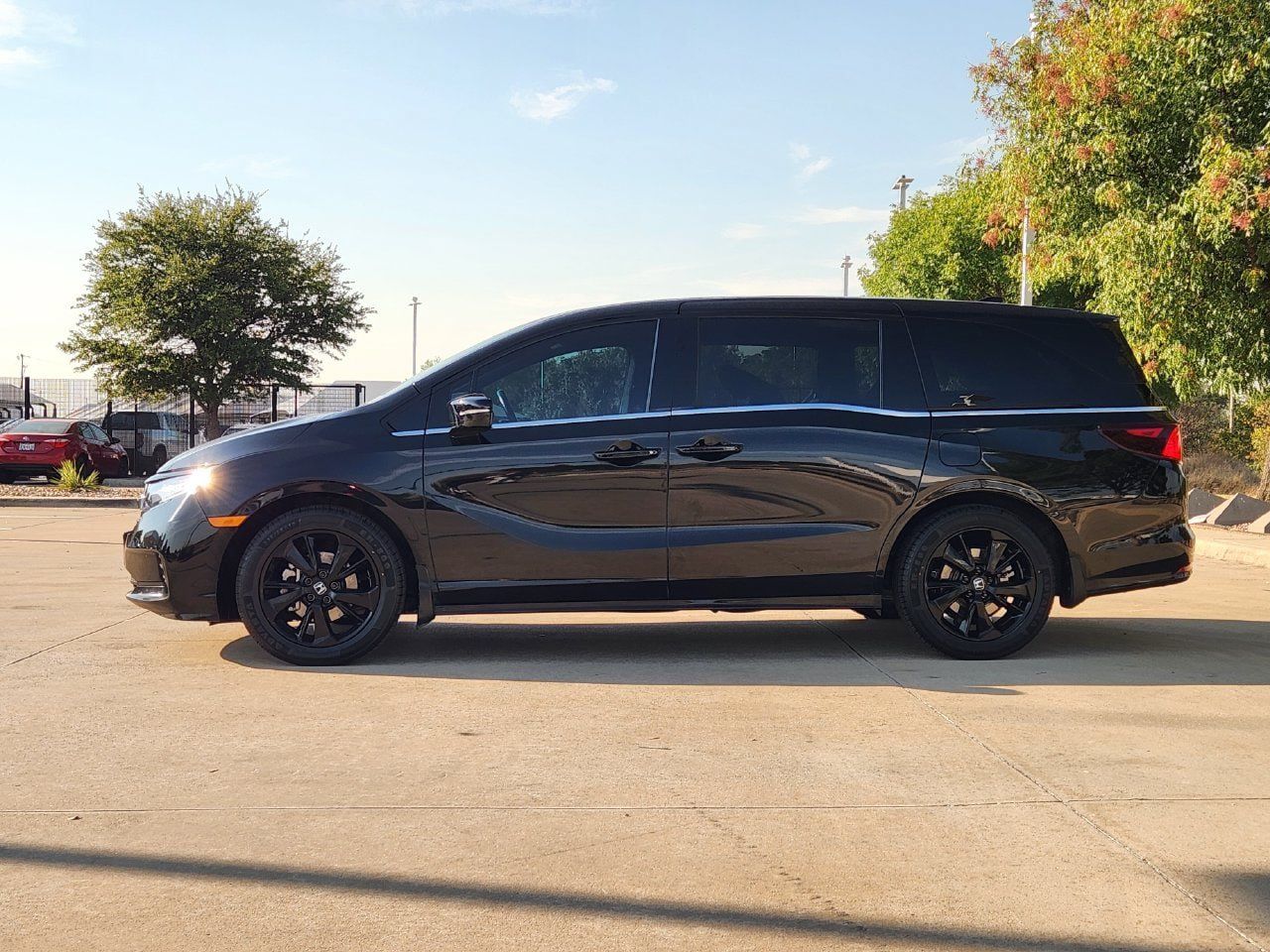Used 2024 Honda Odyssey Sport image 4